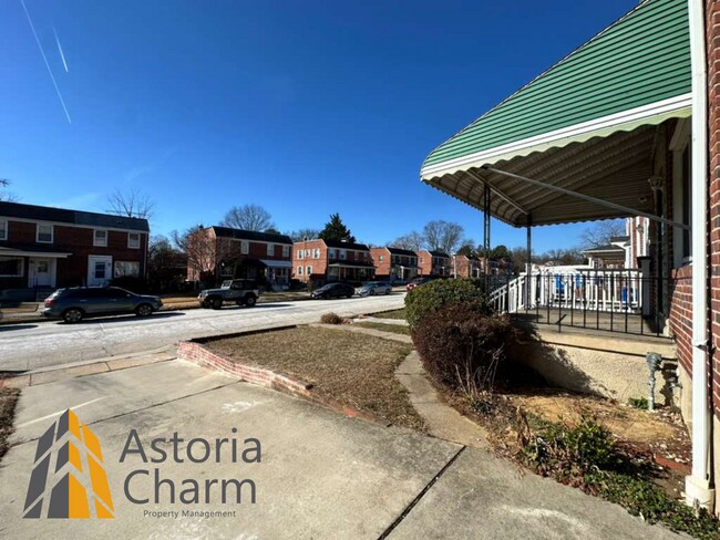 Foto del edificio - 3 Bedroom Home with Finished Basement, Parking, and Fenced Yard