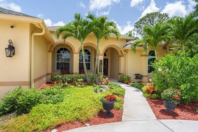 Building Photo - 1456 SW Del Rio Blvd