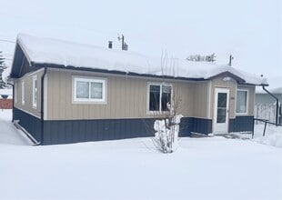 Building Photo - 320 W Barnes St