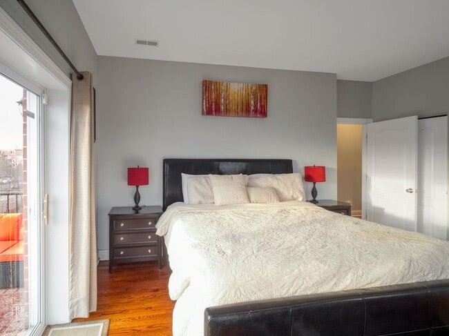 Master Bedroom - 3610 S Ellis Ave