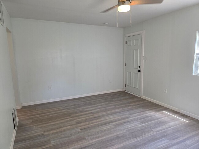 Foto del edificio - Accepting Section 8 – 3-Bedroom, 1-Bathroom Home – $1,425/Month