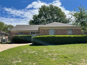 Building Photo - 7204 Shadow Bend Dr