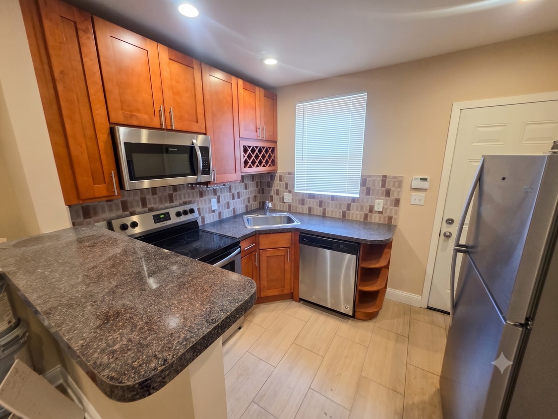 ??? UPDATED COZY 3 BEDROOMS AND 1.5 BATH HOME LOCATED IN NORTHEAST/LAWNCREST!!! ??? - ??? UPDATED COZY 3 BEDROOMS AND 1.5 BATH HOME LOCATED IN NORTHEAST/LAWNCREST!!! ???