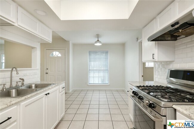 Building Photo - 615 Luther Dr