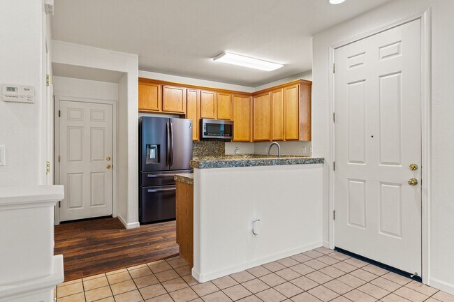 Foto del edificio - Modern 4 Bed Home with Office, AC, Garage,...