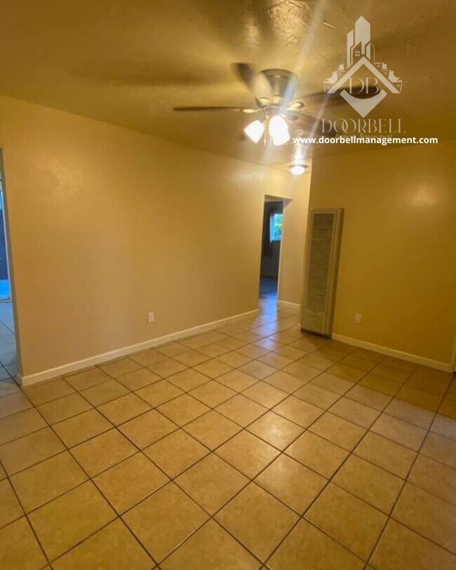 Foto del edificio - 24204 Clover Ave