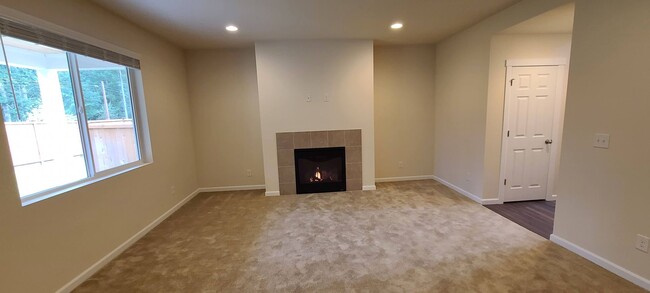 Building Photo - Gorgeous 3- bedroom 2.5 bathroom Port Orch...