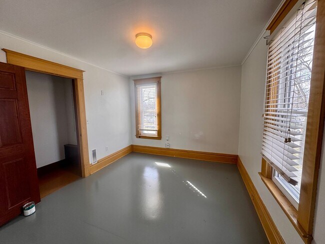 Foto del edificio - 2500 Fuller Ave NE