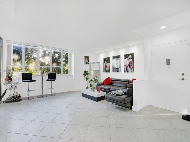 Foto del edificio - 6841 SW 147th Ave