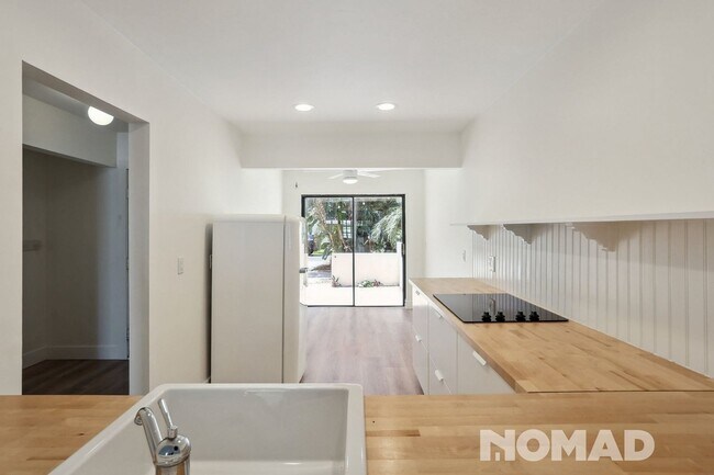 Foto del edificio - Charming 2BR Townhome in Boca Raton