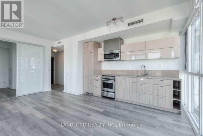 Photo du bâtiment - 290 Adelaide St W