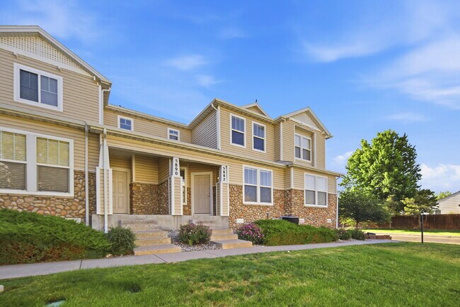 Foto del edificio - $1,945.95 - 2 Bed, 2.5 Bath Townhome in Colorado Springs with Attached Garage!