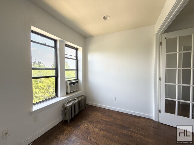 Foto del edificio - EASTERN PARKWAY / Renovated 2-Bedroom in P...