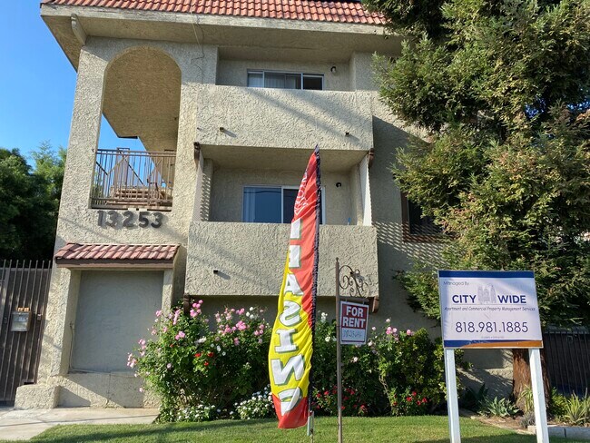 Foto del edificio - 13253 Vanowen St