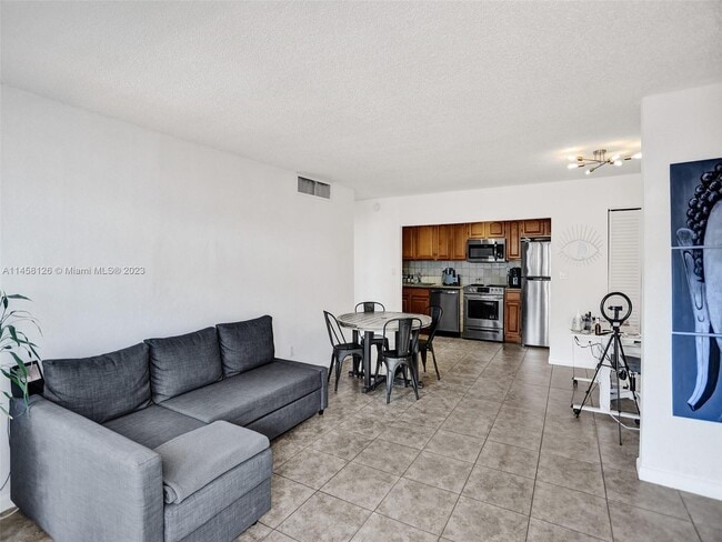 Building Photo - 4154 NW 79th Ave