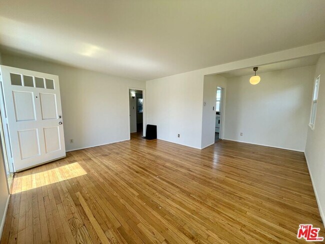 Foto del edificio - 5954 W 85th Pl