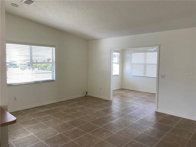 Building Photo - 739 Agua Way