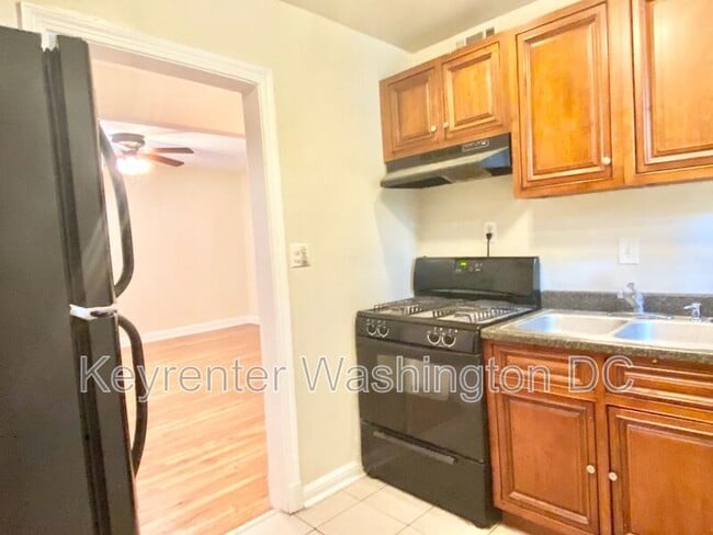 Foto del edificio - 4615 Central Ave NE