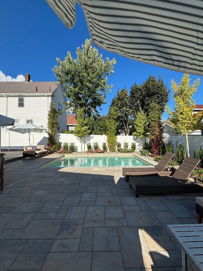 Building Photo - 21 Apthorp St