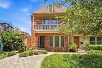 Building Photo - 450 N Post Oak Ln
