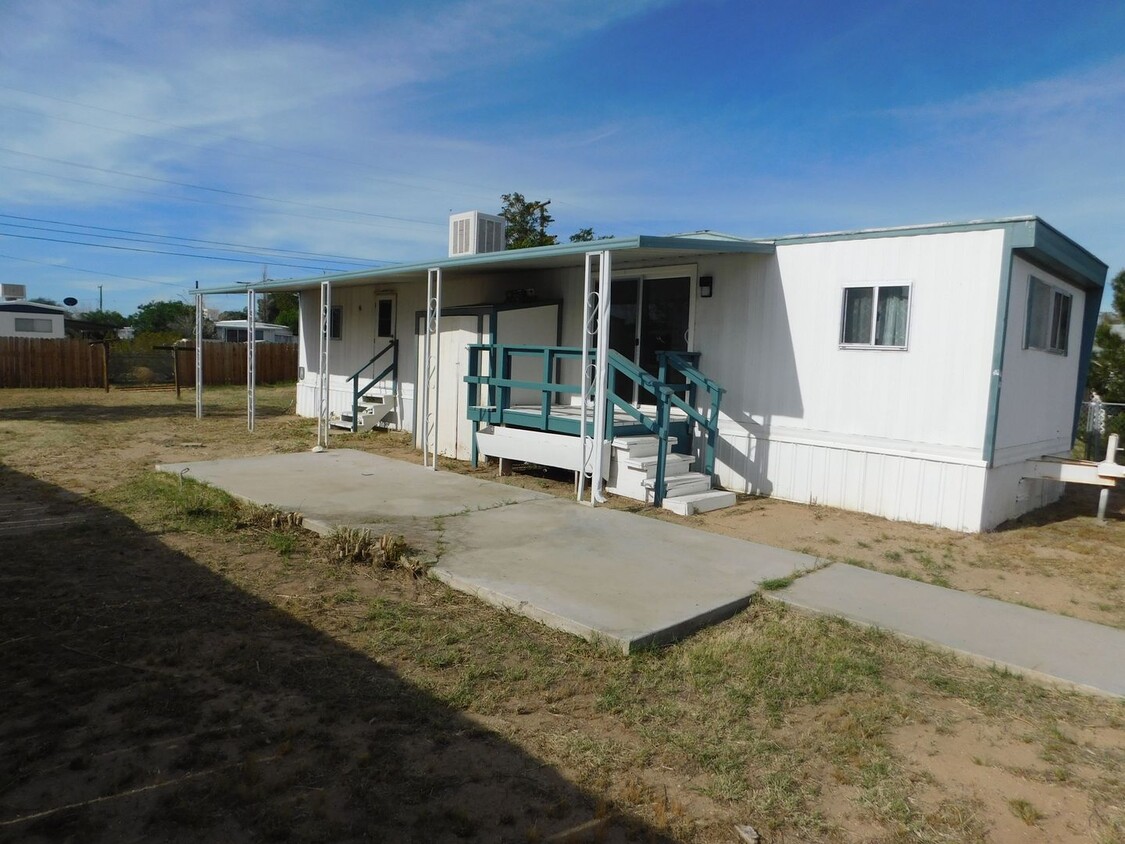 Primary Photo - Cute Trailer with Spacious Backyard