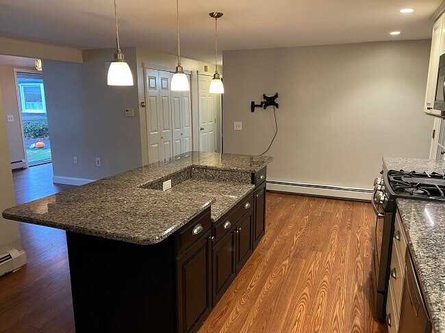 Building Photo - 4 Cortland Cir