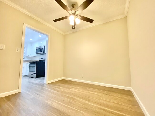 Foto del edificio - 1037 N Ogden Dr West Hollywood, CA 90046
