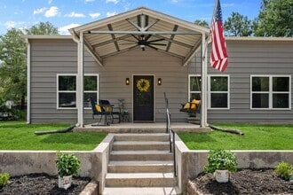 Building Photo - 376 Jill St