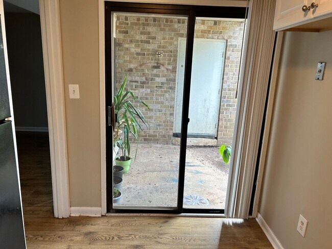 Foto del edificio - 5488 Cedar Ln