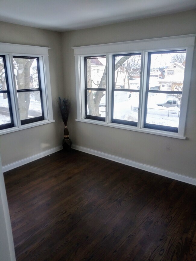 Building Photo - 144 N 21st Ave