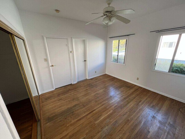 Bedroom - 824 N Hayworth Ave