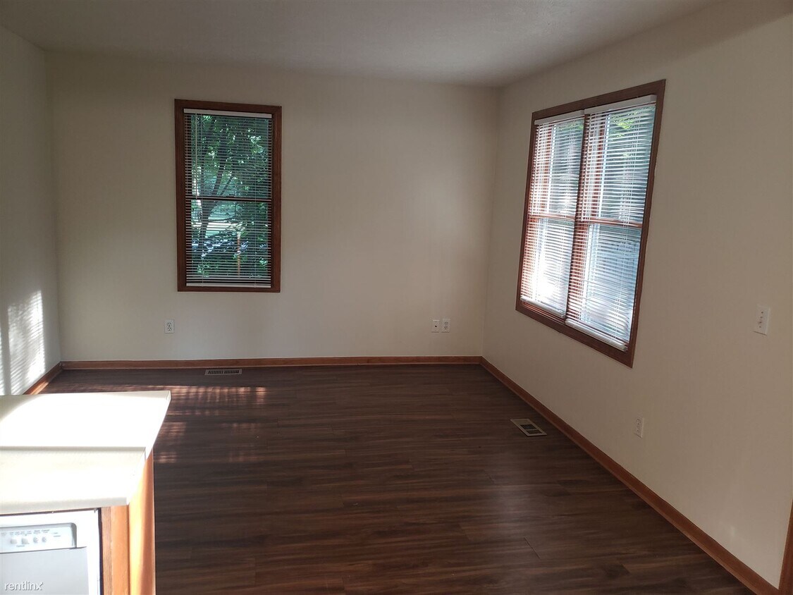 Primary Photo - 3 br, 1.5 bath Duplex - 166 Lamoreaux Dr N...