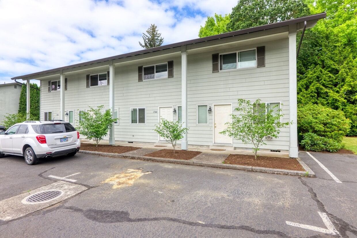 Primary Photo - WELL-MAINTAiNED 2 BEDROOM & 1.5 BATH CONDO
