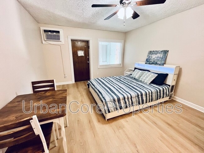 Building Photo - 206 9th Ave N