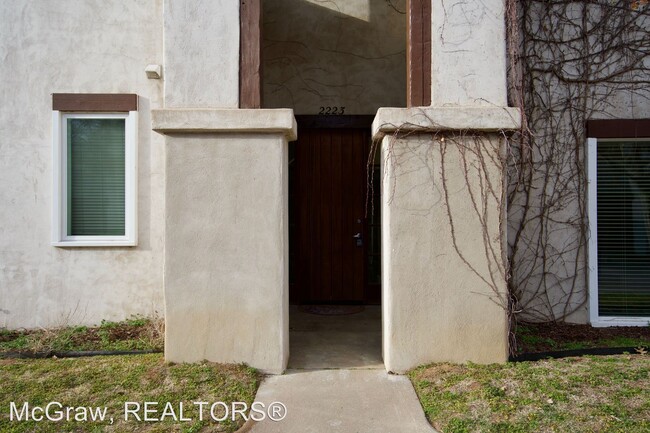 Building Photo - 2223 E 55th Pl