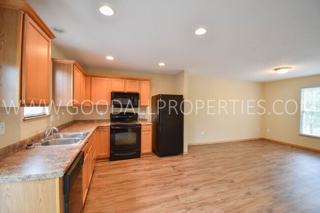 Building Photo - $1550 for the first 6 months! 2 Bedroom, 2...