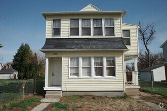 Building Photo - 818 Norwood Ave