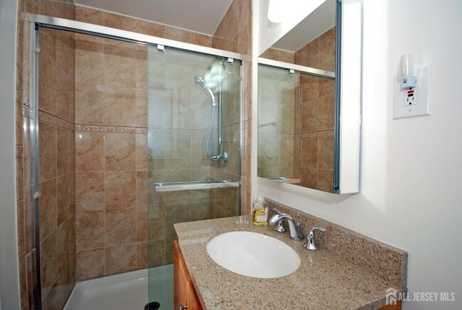 Building Photo - 7 Gardenia Ct