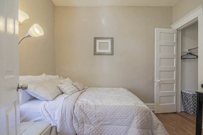 Foto del edificio - 839 Dunlop Ave