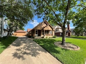 Building Photo - 16917 Ardisia Dr