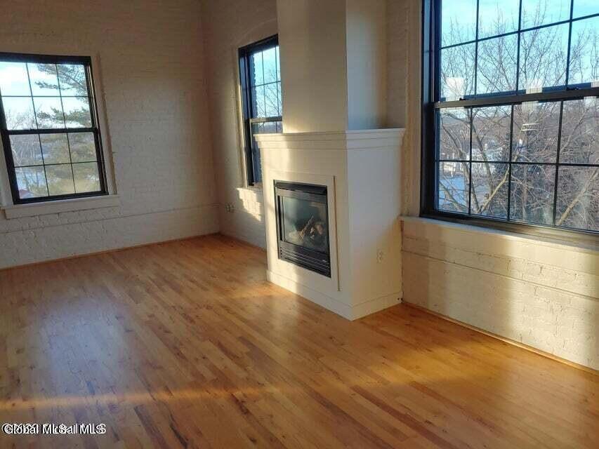 Building Photo - 387 3rd Ave