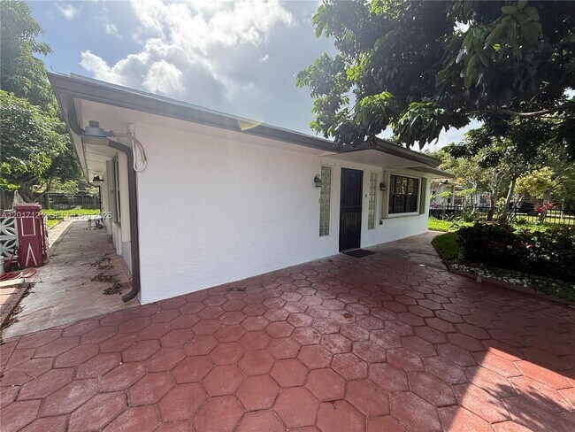 Foto del edificio - 2650 SW 13th Ave