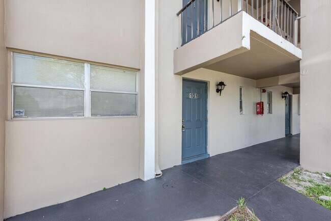 Building Photo - 8020 Fairview Dr