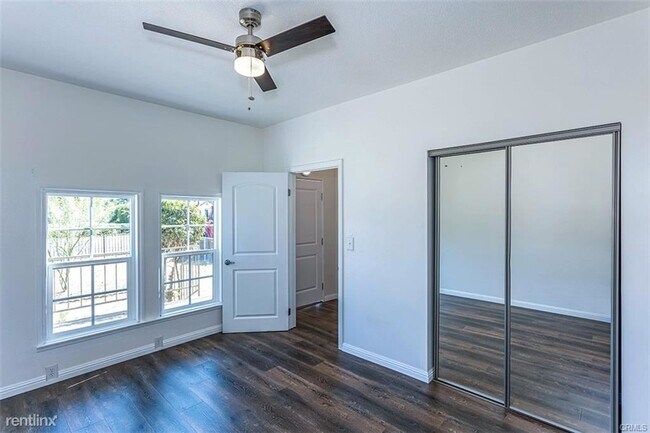 Building Photo - 1 br, 1 bath Triplex - 3644 Van Buren Blvd...