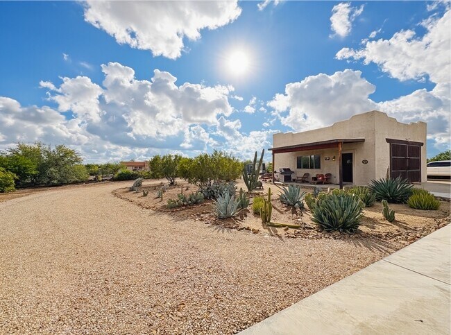 Foto del edificio - 1033 E Irvine Rd