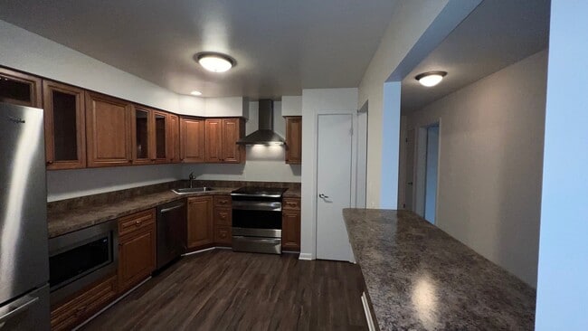 pasillo de cocina - 850 S Lorraine Rd