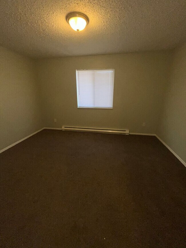 Foto del edificio - COMING SOON - Newly Renovated 2-story Apar...