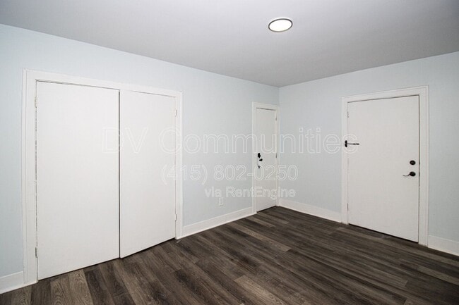 Building Photo - 3300 E 149th St