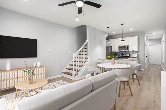 Building Photo - Newly Renovated 4/3 Near Beltline!