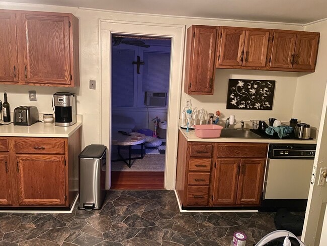 Kitchen - 47 Nichols Ave